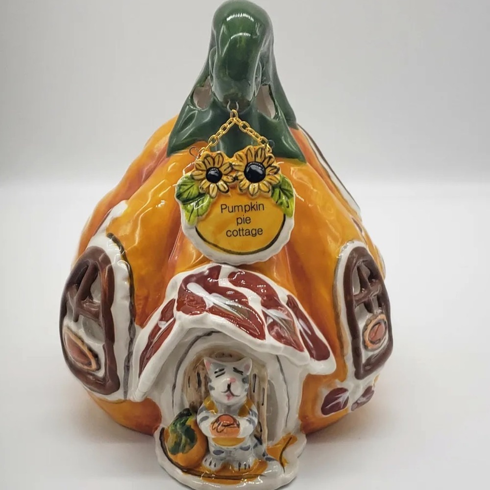 Blue Sky Clayworks Halloween Pumpkin Pie Cottage